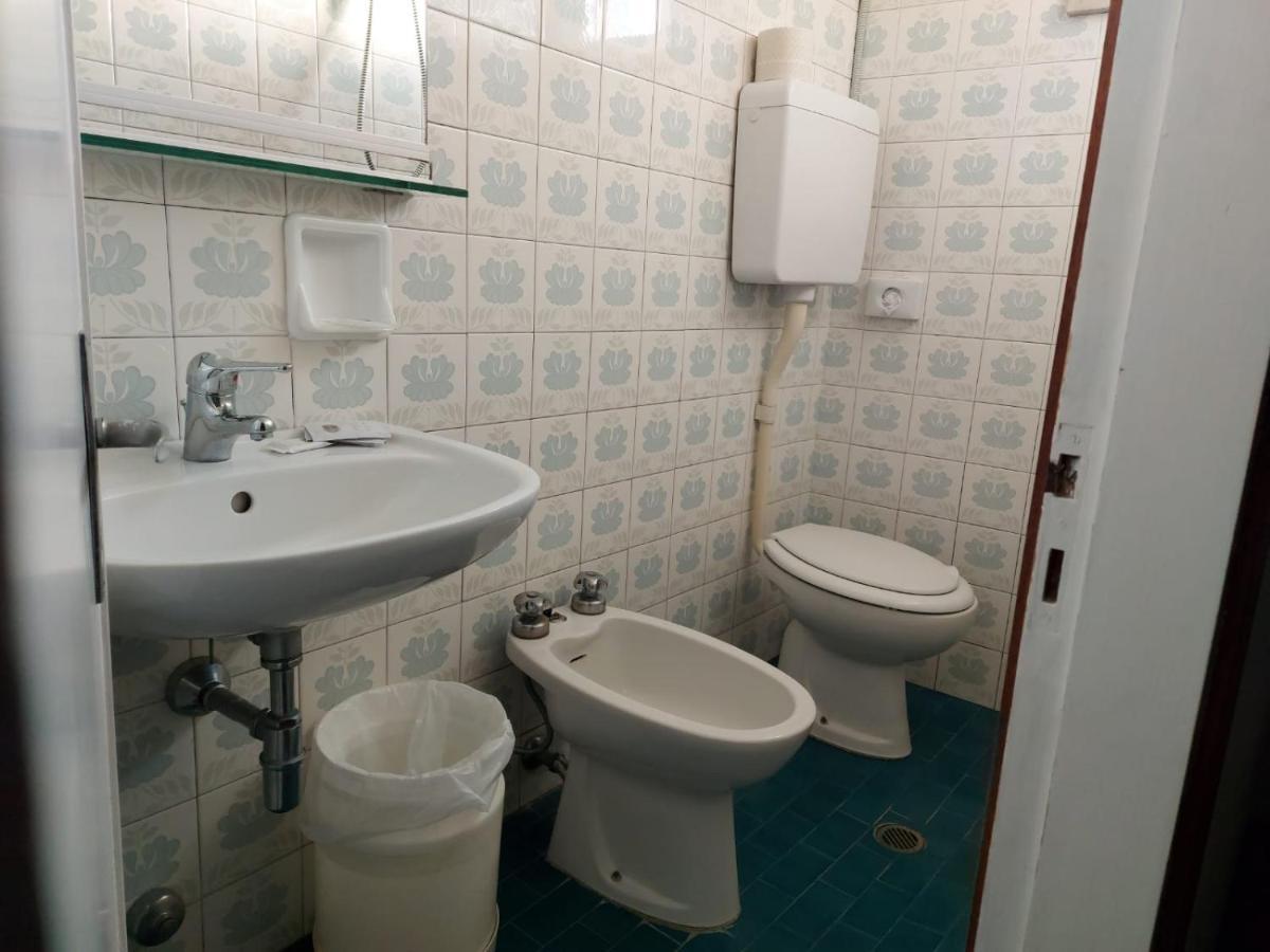 Hotel Brezza Римини Экстерьер фото