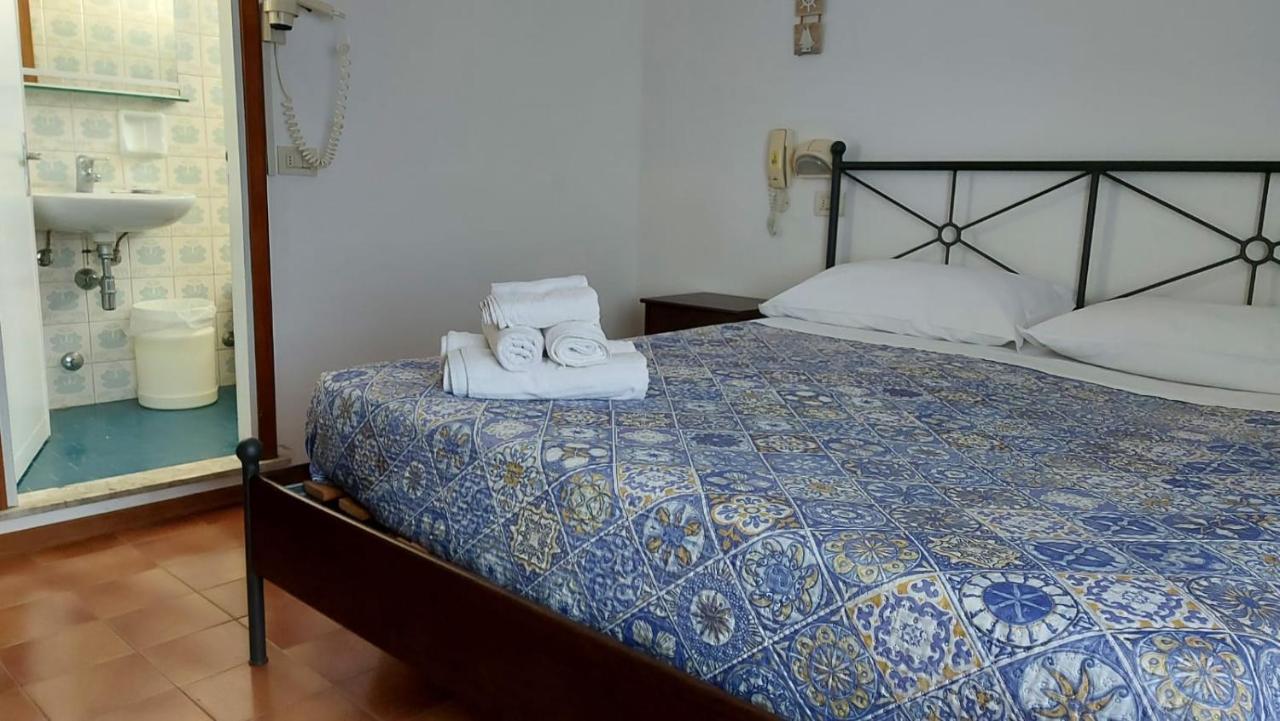 Hotel Brezza Римини Экстерьер фото